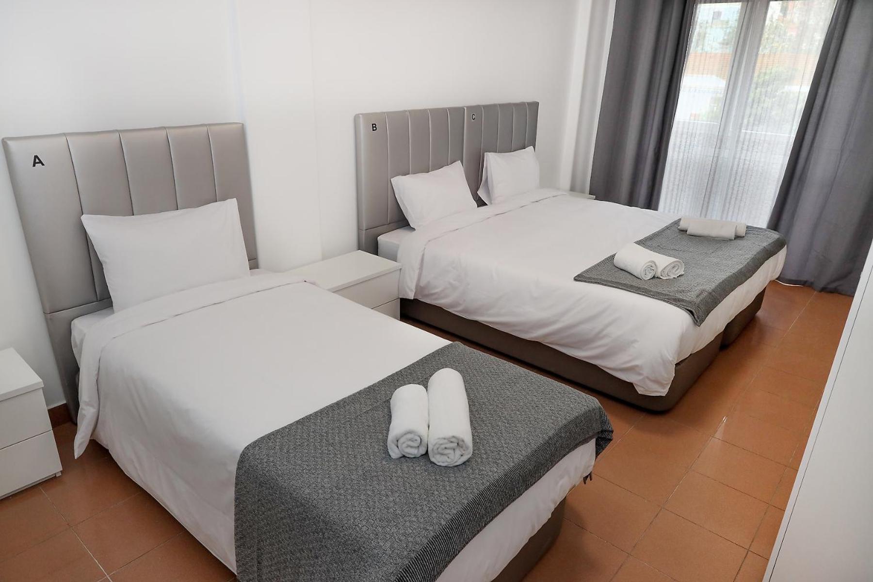 Quarto Triplo Básico com Banheiro Compartilhado